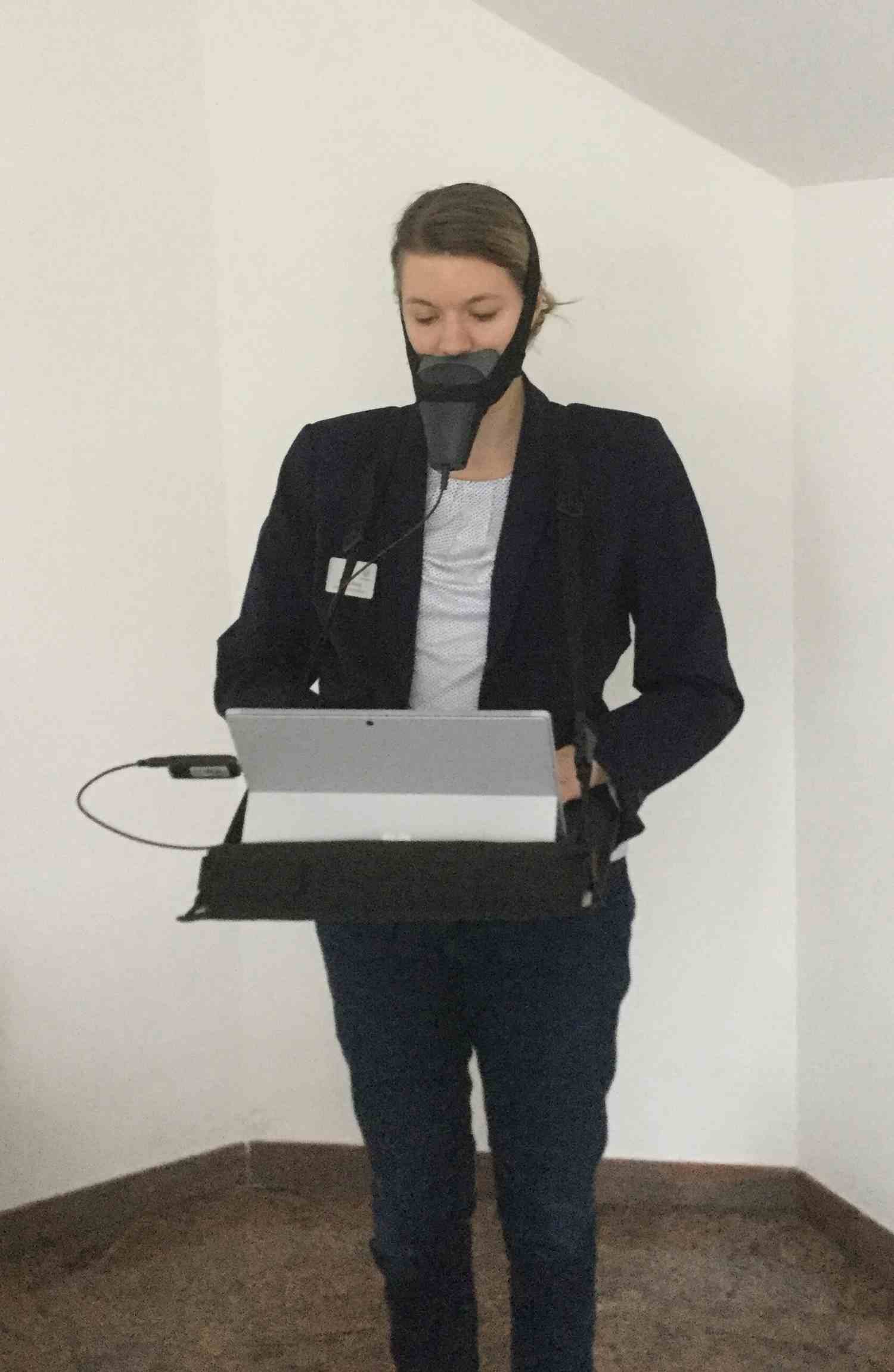 Schriftdolmetschen mit Bauchladen